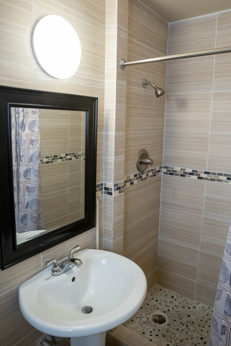 aaronmotel3 768x1152